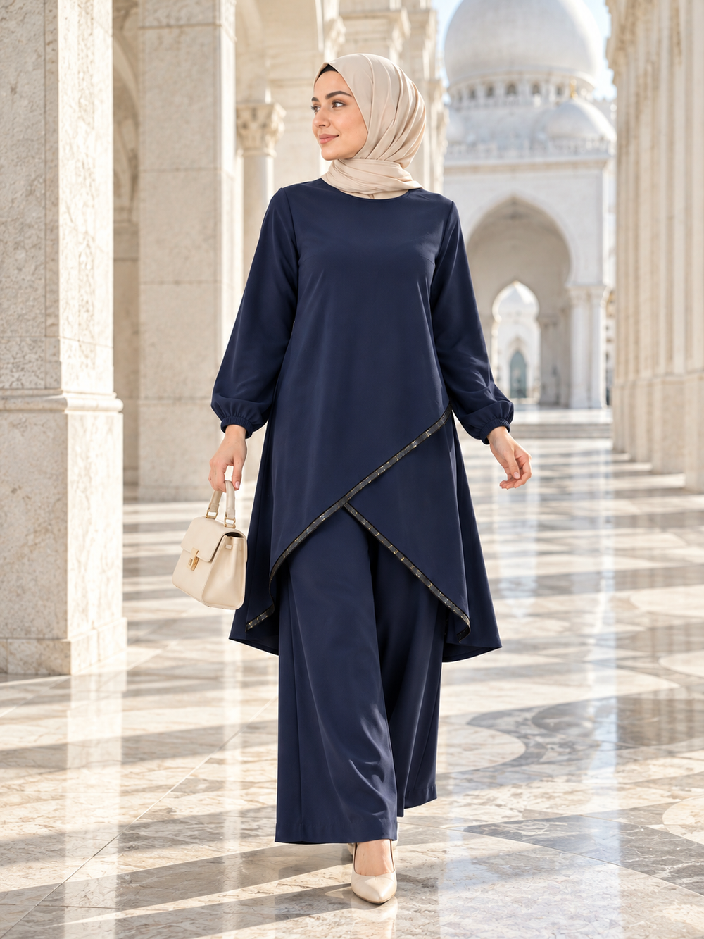 Set Tunik dan Seluar Berhias Kontras — scene styling