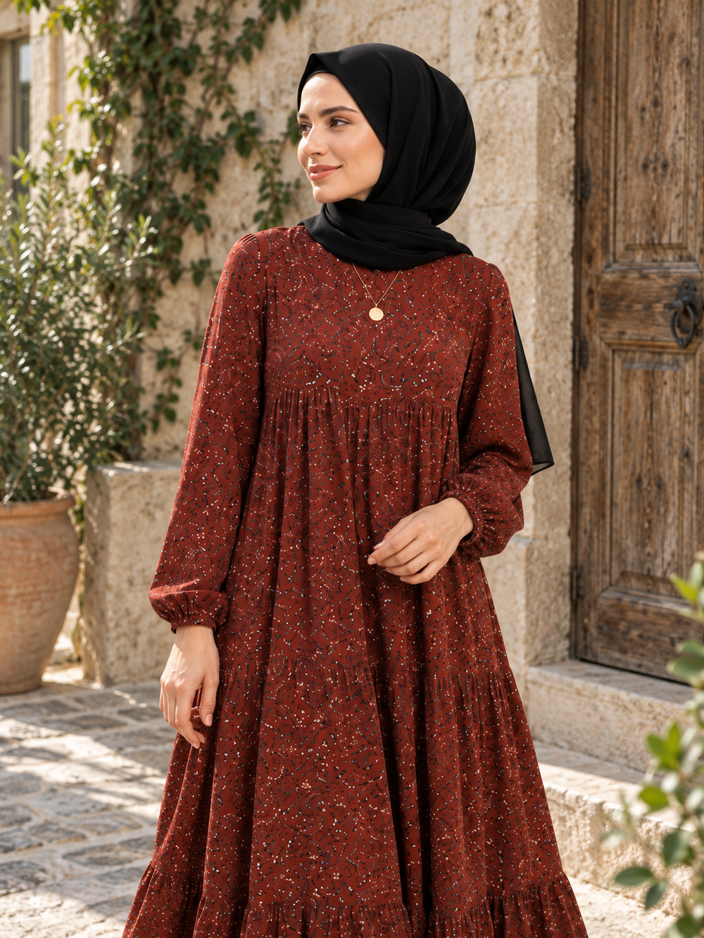 Robe longue à petites fleurs — scene styling