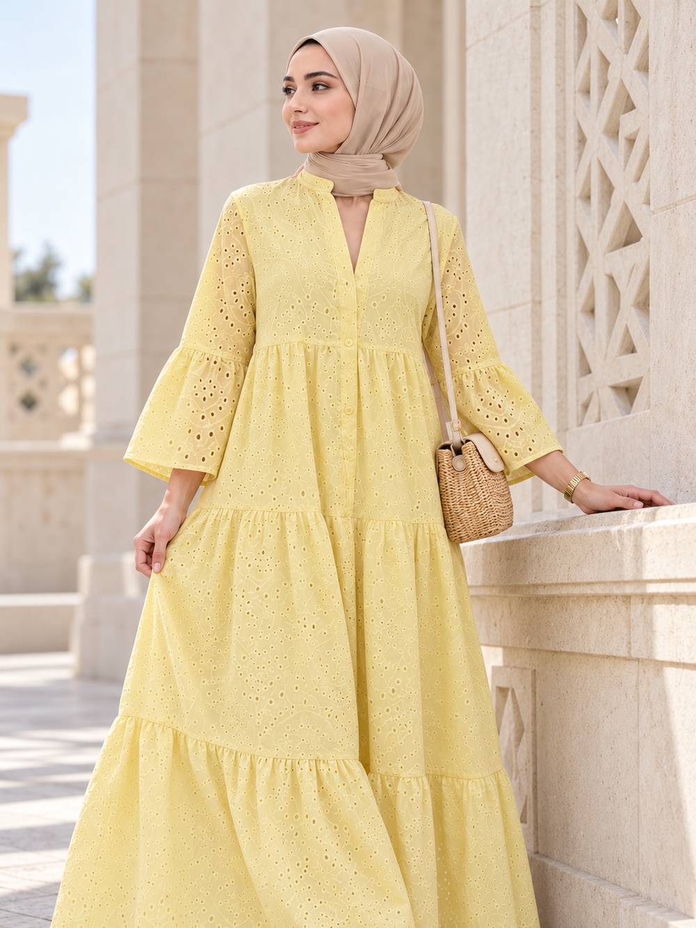 Gaun Maxi Bertingkat Bersulam Kerawang — scene styling